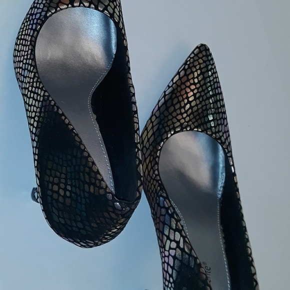 Heels - Picture 2 of 2